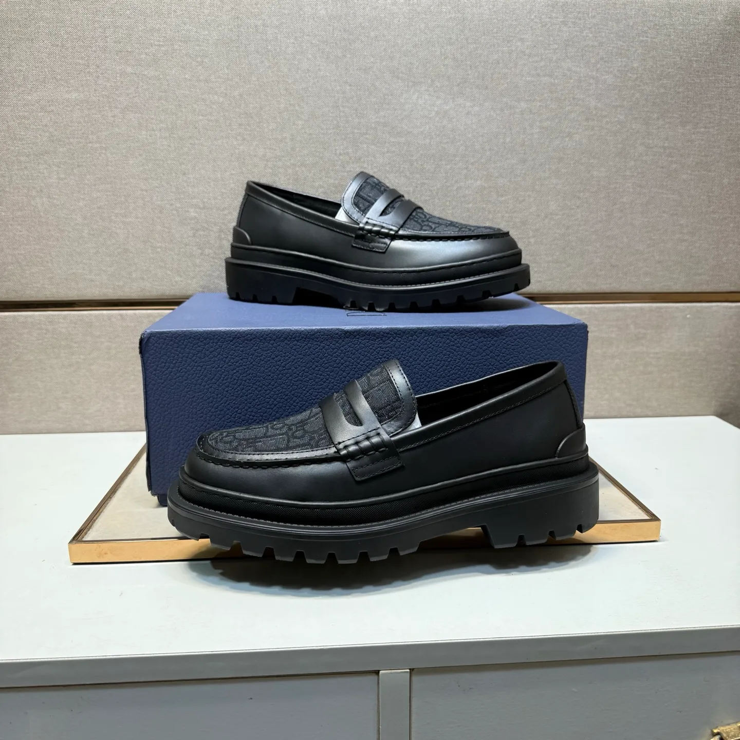 ⬛️Men's shoes 💰p442 [Dior~] Men's casual shoes 2025z cabinet sales simultaneously 🔶Size: 39-44 #️⃣ 🔷2 colors🔜The upper is made of multi-material splicing➕Genuine leather lining, comfortable and breathable, sole: original comfortable and wear-resistant outsole, ⚠️Real shot📱Photographed🎬The real thing is better📢📢📢